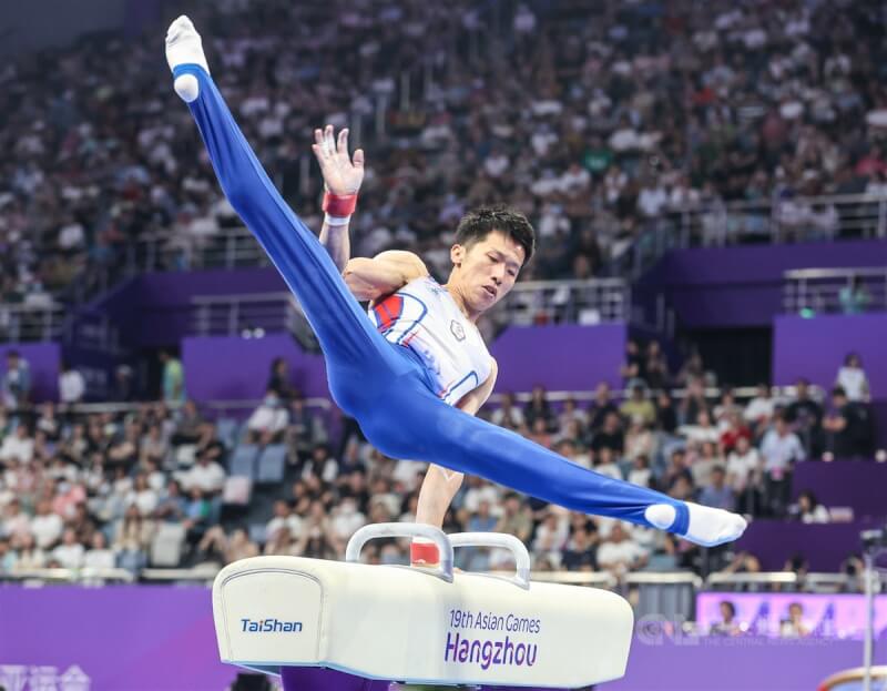 台灣「鞍馬王子」李智凱17日在體操世界盃杜哈站暨奧運資格賽預賽，以預賽第1的成績順利晉級決賽。（中央社檔案照片）