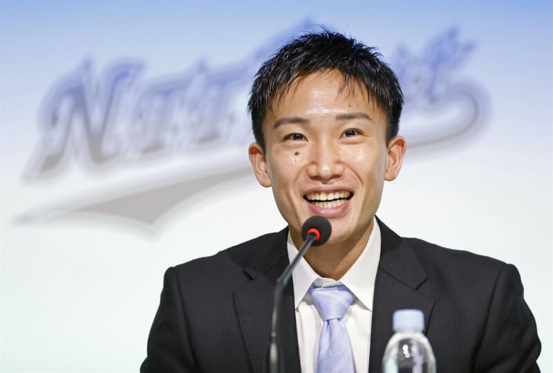 日本羽球男單選手桃田賢鬥18日在東京都召開記者會宣布，4月27日開幕的湯優盃結束後，將從日本國家隊引退。（共同社）
