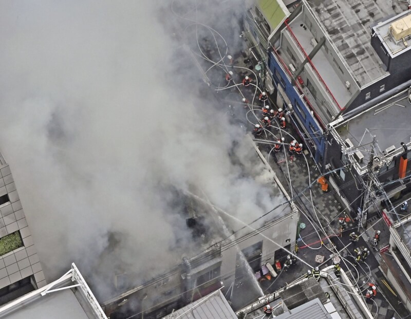 日本北九州市小倉北區鬧區建築物20日發生火警。（共同社）