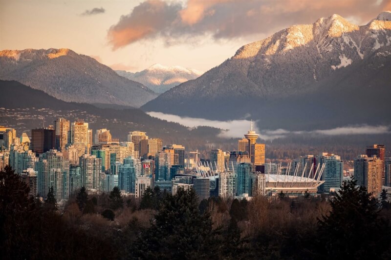 加拿大溫哥華大樓越來越多，市政府致力降低碳排放，並制定新規定，盼2050年讓大樓碳排放最終降至零。（溫哥華市政府）中央社記者程愛芬溫哥華傳真 113年4月23日