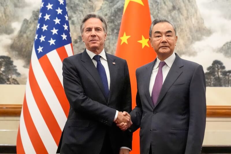 美國國務卿布林肯訪中，26日會見中國外交部長王毅。（路透社）