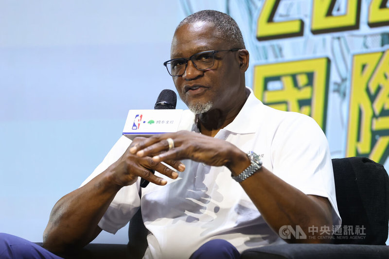 2024國泰NBA國際高中邀請賽26日登場,賽前邀請前美國職籃NBA球星威金斯(Dominique Wilkins)分享球員生涯最難忘的時刻。中央社記者王騰毅攝 113年4月26日