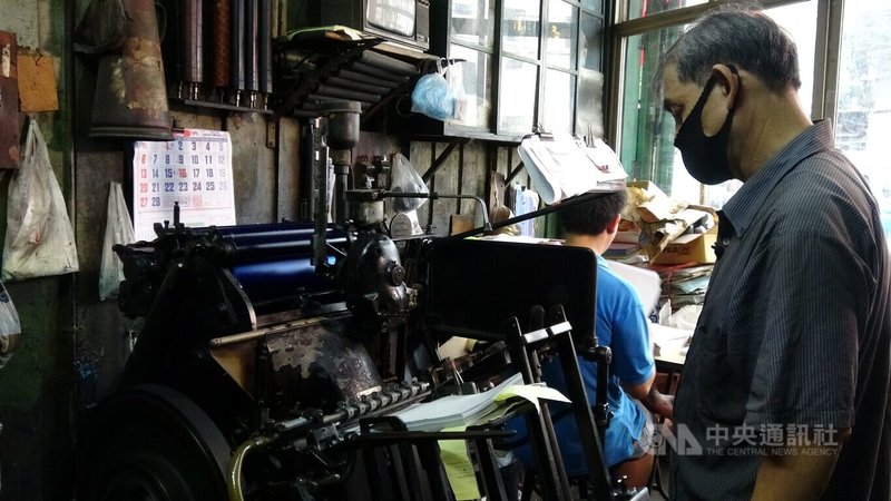 位于曼谷老城区的光华印务局是曼谷硕果仅存少数几间活字印刷店，虽然经营得辛苦，仍有一些小量订单，维持著印刷店的生计。中央社记者吕欣憓曼谷摄  113年4月28日
