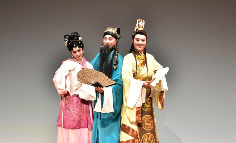 台灣豫劇團年度大戲「劈棺驚夢」由當家花旦蕭揚玲（左起）飾演田氏、台北場的莊周一角則由國光劇團當家老生盛鑑飾演，豫劇王子劉建華飾演楚王孫，攜手展現在婚姻中愛情錯綜糾葛的複雜面貌。（台灣豫劇團提供）中央社記者趙靜瑜傳真  113年4月30日