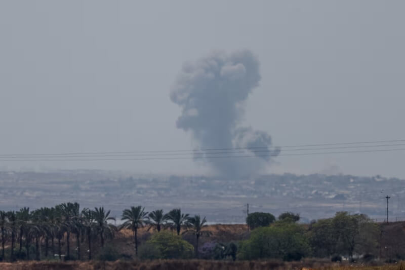 以色列哈瑪斯持續衝突，30日加薩升起濃煙。（路透社）