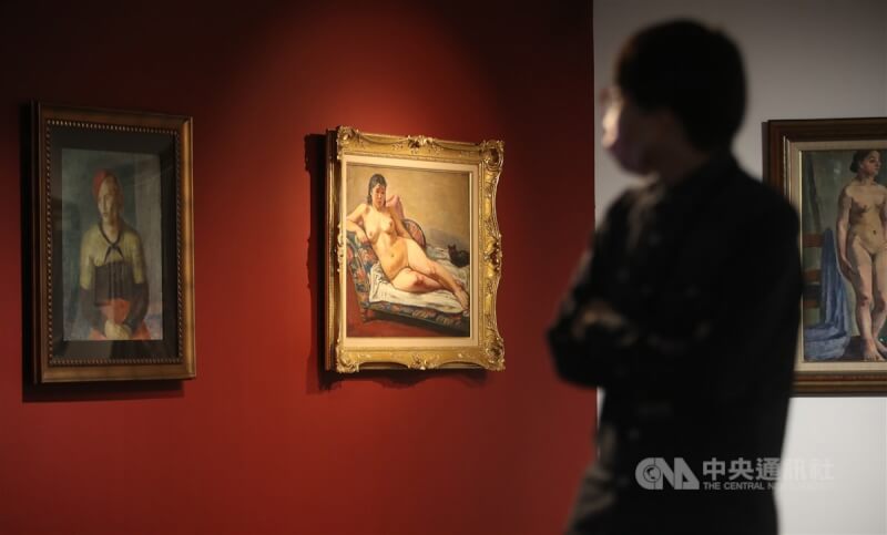 藝術家李石樵作品「橫臥裸婦」（中）2022年在北師美術館特展內展出。（中央社檔案照片）