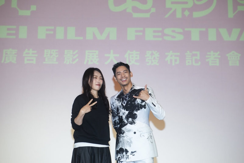 導演傅天余（左）跟演員林柏宏（右）15年前曾合作電影「帶我去遠方」，今年則合體拍攝2024台北電影節形象廣告，兩人2日下午在台北出席記者會分享合作趣事。（台北電影節提供）中央社記者王心妤傳真  113年5月2日