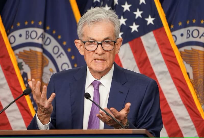 美國聯準會主席鮑爾1日示意高利率會維持更久，但下一步不大可能升息。（路透社）