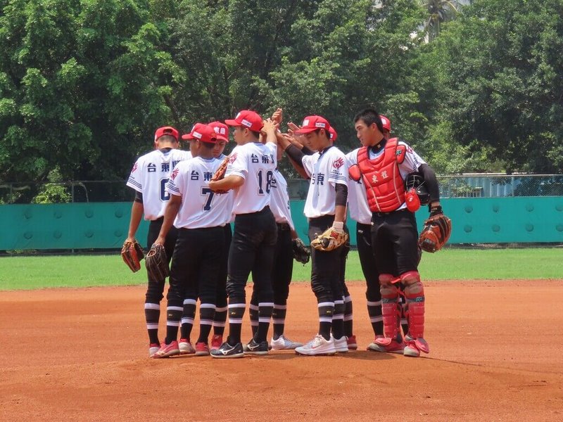 113年王貞治盃全國青棒錦標賽3日勝部賽事台東縣隊（台東體中）（圖）與彰化縣隊（彰化藝中）交手，台東縣隊終場以9比2搶勝，勝部冠軍戰將與桃園市（平鎮高中）爭4強門票。（台東體中提供）中央社記者謝靜雯傳真  113年5月3日