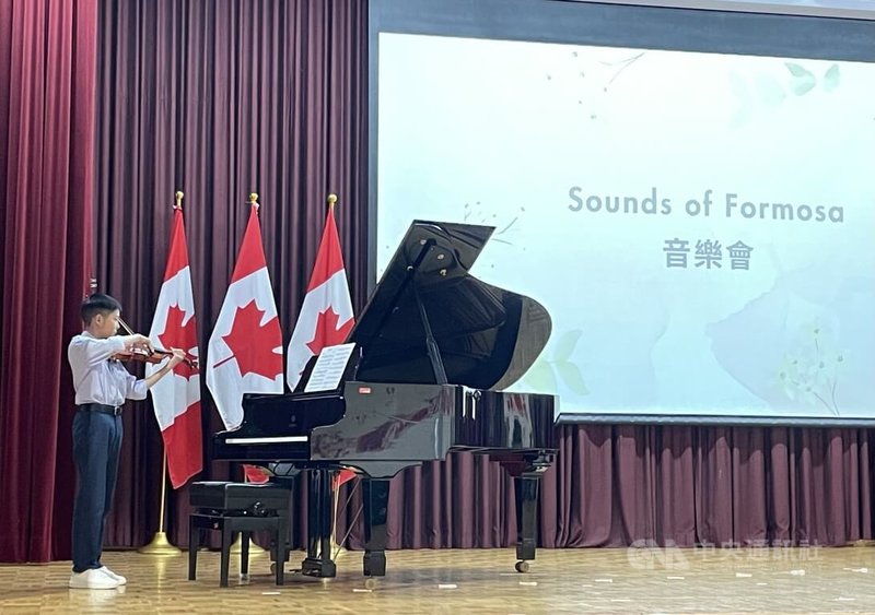 「福爾摩沙之聲-加拿大台灣音樂家四季巡禮:春季倫敦篇」4月28日舉行,8位台裔或留學加國的年輕音樂家都是義務演出,年齡最小的是就讀小學5年級賴奕森。中央社記者胡玉立多倫多攝 113年5月3日
