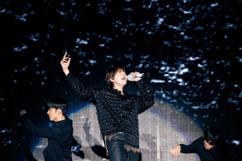 韓團Super Junior成員圭賢（中）4、5日一連兩天在新北市工商展覽中心舉辦個人演唱會Restart，為粉絲帶來多首抒情歌。（D-SHOW提供）中央社記者葉冠吟傳真  113年5月5日