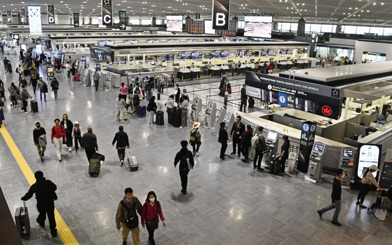 圖為東京成田機場。（共同社）