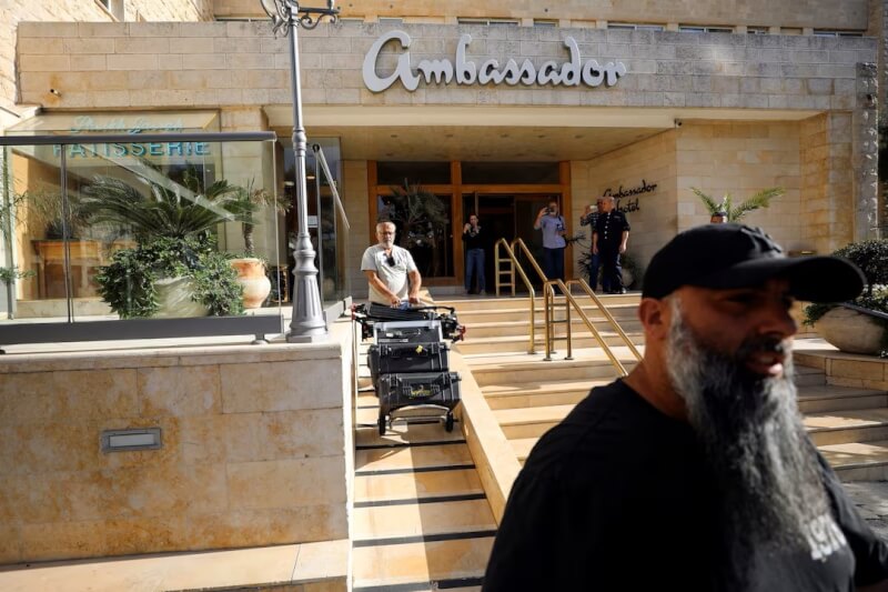 以色列警方5日突襲位於東耶路撒冷旅館裡的半島電視台辦公室。（路透社）