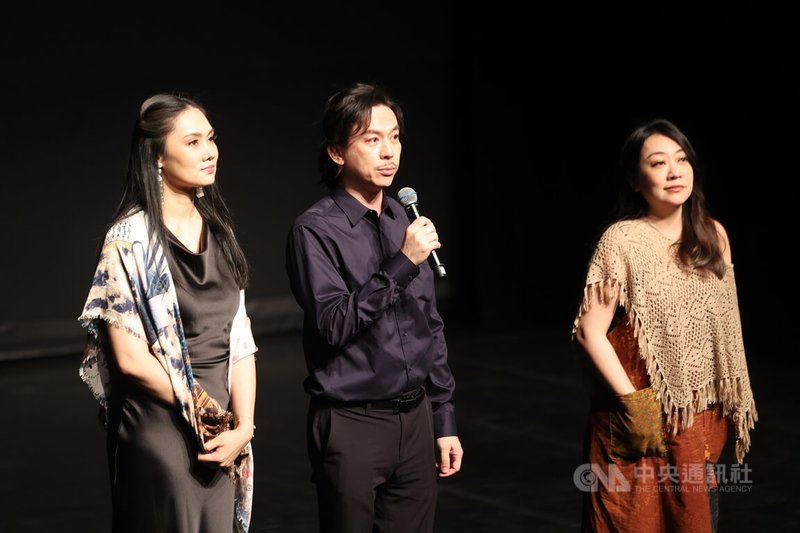 已故音乐家李泰祥告别10周年系列活动将开跑，6日在台湾戏曲中心举行记者会，李泰祥儿子李奕青（中）出席致词，向所有贵宾表达感谢。中央社记者赵世勋摄  113年5月6日