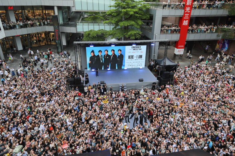 Energy睽違多年回歸樂壇，吸引5000名歌迷擠爆台北市信義區。（圖取自facebook.com/ibinmusic）