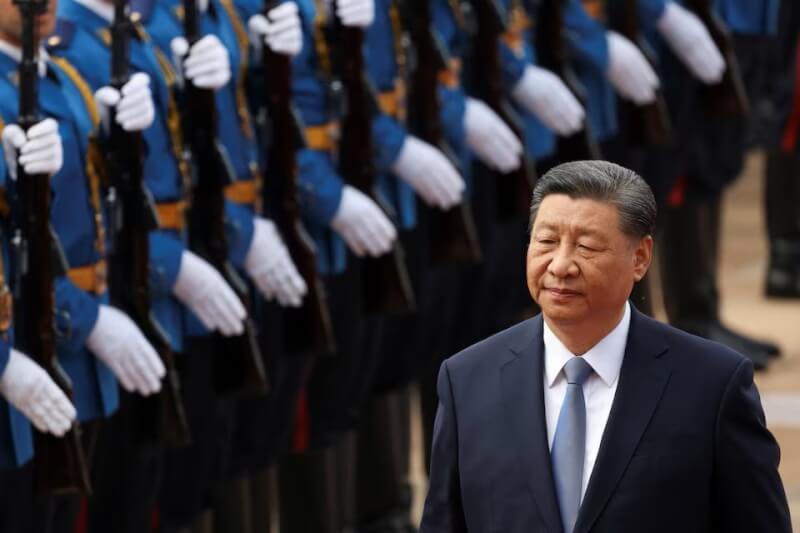 中國國家主席習近平8日訪問塞爾維亞並參與歡迎儀式。（路透社）