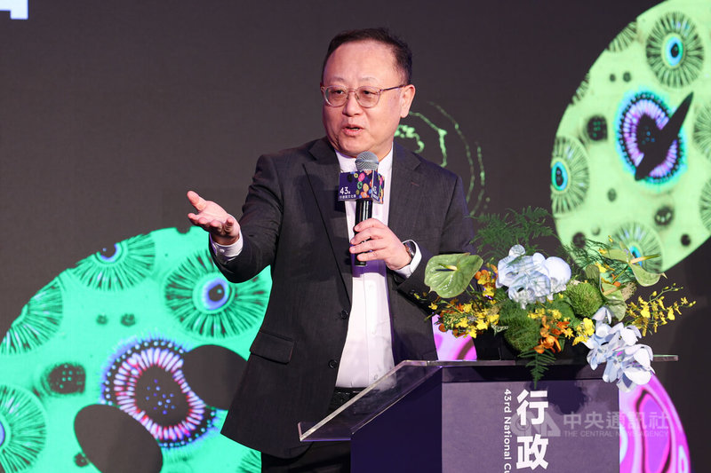第43屆行政院文化獎9日下午在台北市中山堂舉行頒獎典禮,文化部長史哲(圖)出席頒獎,致詞表示,此為表彰終身成就的獎項,文化界先行者用自己一輩子的投入跟熱忱,完成了卓越成就與貢獻。中央社記者鄭清元攝 113年5月9日