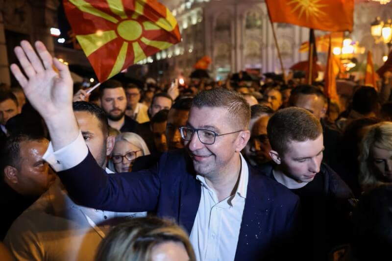 馬其頓內部革命組織-馬其頓民族團結黨主席米可斯基（前中）可能擔任總理。（路透社）