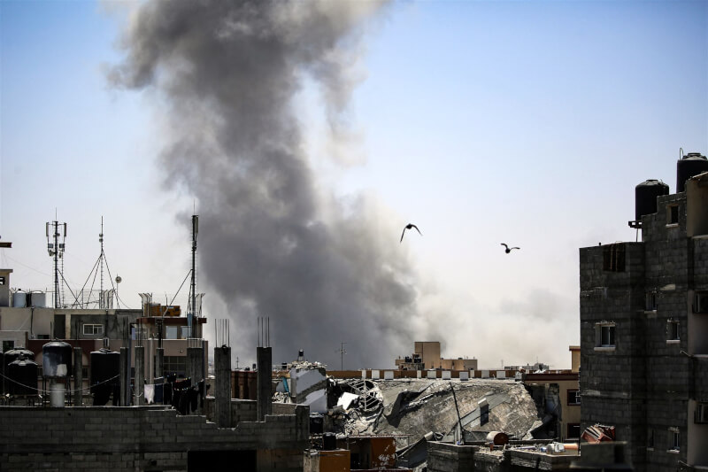 以色列9日空襲加薩南部城市拉法。（法新社）