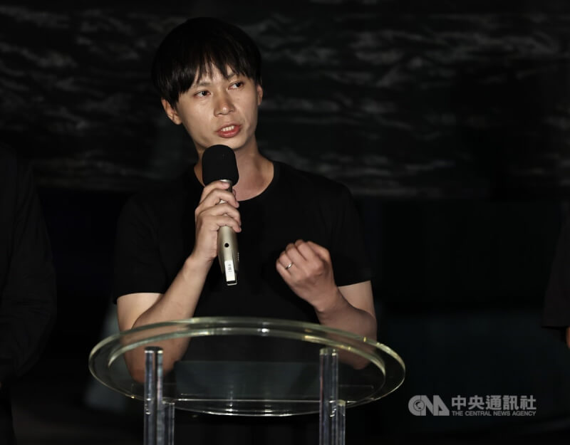 台北市立美術館2024年第11屆X-site計畫將自11日起正式開展,10日晚間舉辦開幕晚會,計畫首獎獲獎團隊「感想工作室」成員鄭皓鍾(圖)出席說明創作理念。中央社記者翁睿坤攝 113年5月10日