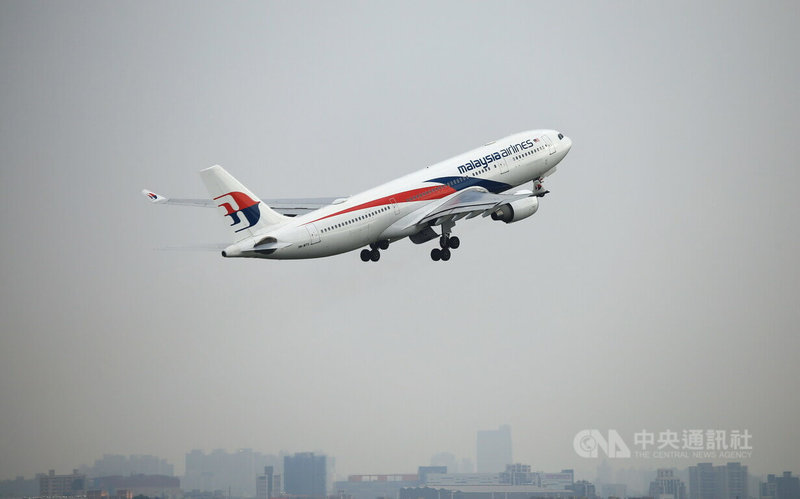 馬來西亞航空一架航機11日凌晨從日本成田機場起飛後，飛行途中因左側發動機故障申請返航，最後緊急降落東京羽田機場，機上約200人全數平安。圖為馬航示意圖，非新聞中航機。中央社記者黃名璽攝  113年5月11日