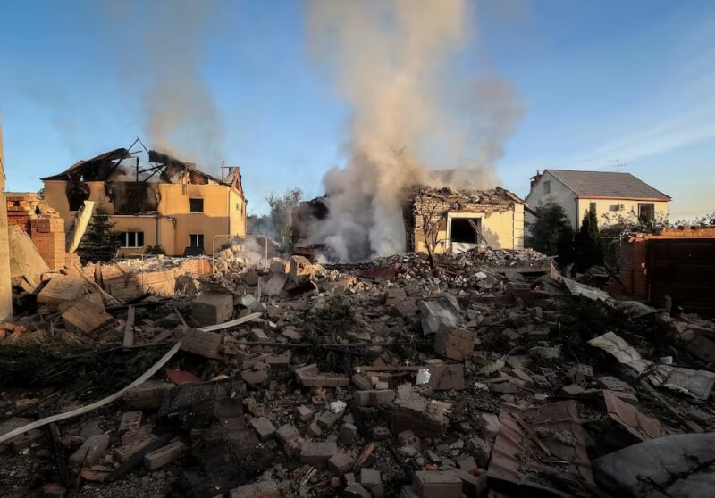 烏克蘭哈爾科夫州10日遭襲擊，多棟建築物受損。（路透社）