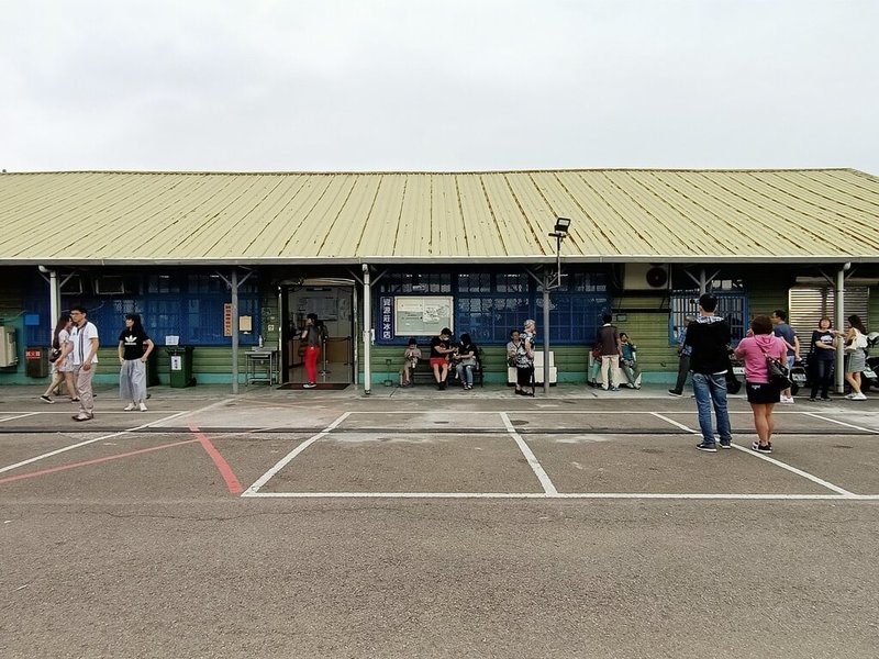 新竹縣竹東鎮的中油資源莊冰店3月被文資審議列冊追蹤,但12日晚間卻發生火警,地方人士呼籲相關單位勿急著拆除,以利後續恢復樣貌。新竹縣文化局表示,將盡快現勘確認其保存價值。圖為資源莊冰店樣貌。(民眾提供)中央社記者魯鋼駿傳真 113年5月13日