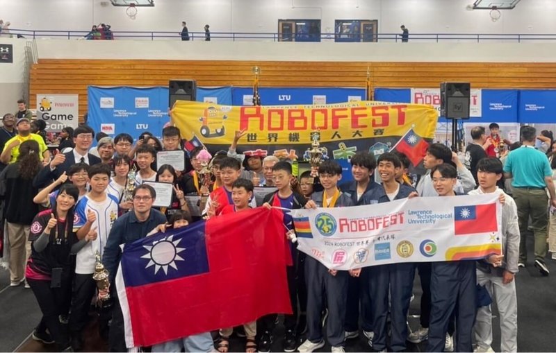12支來自台灣的隊伍，遠赴密西根州參加Robofest世界機器人大賽，戰果包括4項第一名、2項第二名、1項第三名及1項第六名。（駐芝加哥辦事處提供）中央社記者鍾佑貞華盛頓傳真  113年5月13日