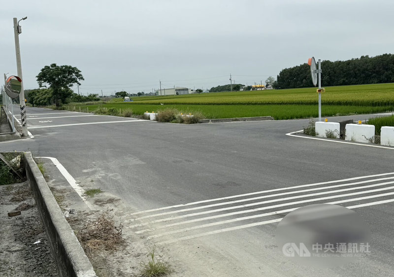 雲林縣水林鄉王姓夫妻13日騎機車經過慈惠堂東側十字路口，擦撞蔡姓男子駕駛的轎車，王姓夫妻送醫後不治，全案依過失致死罪函送法辦。中央社記者姜宜菁攝 113年5月14日