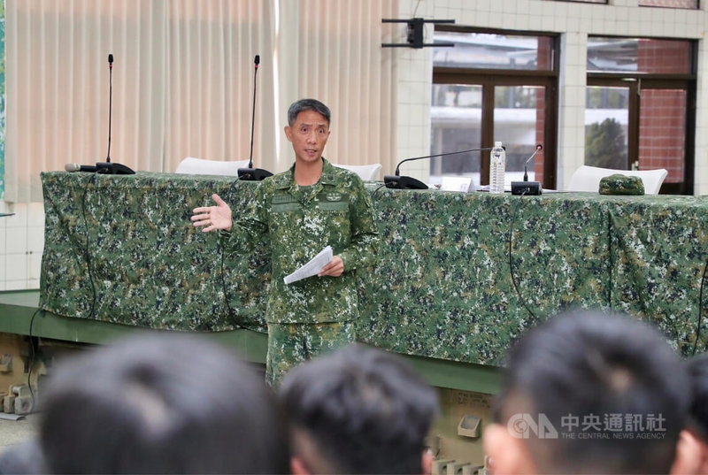 陸軍司令部士官督導長林榮華為落實精進士官制度，14日前往第三作戰區舉辦座談會，並聽取各級士官建議。中央社記者游凱翔攝  113年5月14日