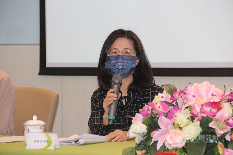 苗栗地方法院首件國民法官參審案17日下午宣判,合議庭審判長林卉聆(圖)庭後分享首次與國民法官合審合判心得,肯定國民法官認真、提供不同視角見解。中央社記者管瑞平攝 113年5月17日