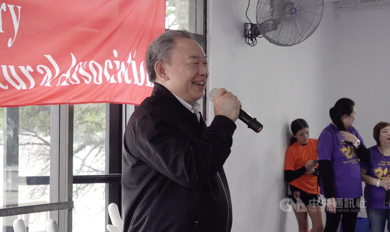 華府龍舟賽18日在波多馬克河畔舉行,駐美代表俞大㵢到場為台灣隊打氣。中央社記者鍾佑貞華盛頓攝 113年5月19日