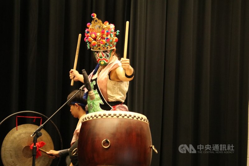 十鼓擊樂團19日在華府演出，曲目融入多項台灣傳統文化元素，獲得滿堂喝采。中央社記者石秀娟華盛頓攝  113年5月20日