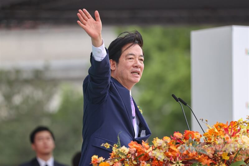 總統賴清德20日在總統府前的慶祝大會上，發表就職演說「打造民主和平繁榮的台灣」。中央社記者鄭清元攝 113年5月20日