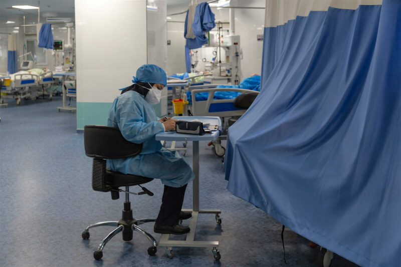 新北市政府衛生局20日表示，由於護理人力缺乏，有些醫院即使有空病床也開不了。（示意圖／圖取自Unsplash圖庫）