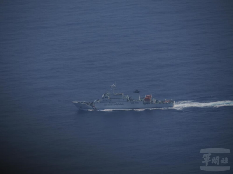 海巡署海巡艦警巡海疆。(軍聞社提供)