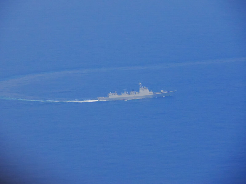 中共23日發動對台軍演，國防部24日發布所拍攝到中共海軍旅洋3型飛彈驅逐艦的照片。（國防部提供）中央社記者吳書緯傳真 113年5月24日