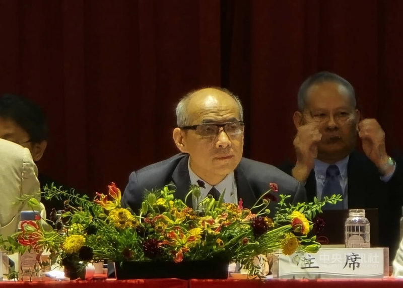 陽明24日舉行股東常會,由董事長鄭貞茂(圖)主持,他表示,2030年公司減碳目標要降20%、2040年國際趨勢要減碳70%、2050淨零,是公司努力的方向。中央社記者江明晏攝 113年5月24日
