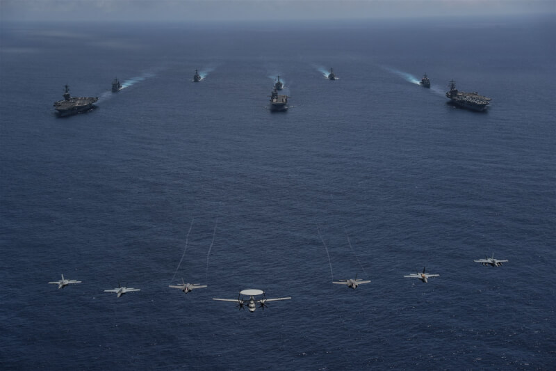 美軍6月將於太平洋地區舉行兩年一度的大規模軍演「勇敢之盾」，日本自衛隊將首度參與。圖為2022年「勇敢之盾」軍演。（圖取自美國海軍網頁navy.mil）
