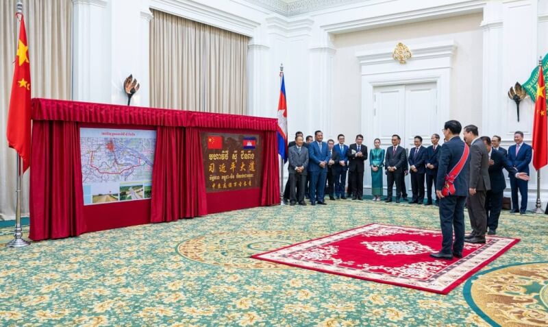 柬埔寨總理洪馬內28日宣布，將金邊一條由中國融資承建、全長48公里的道路命名為「習近平大道」。（圖取自中國駐柬埔寨大使館網頁kh.china-embassy.gov.cn）