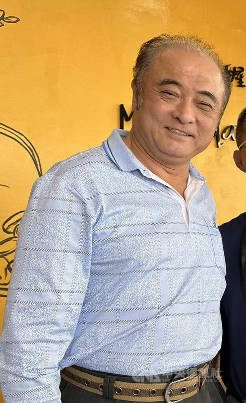 國民黨籍花蓮縣玉里鎮長龔文俊因在選舉期間分送豬肉、豬頭涉賄遭停職,台灣高等法院花蓮分院30日就刑事部分二審宣判無罪。龔文俊開心表示,沉冤得雪。中央社記者李先鳳攝 113年5月30日