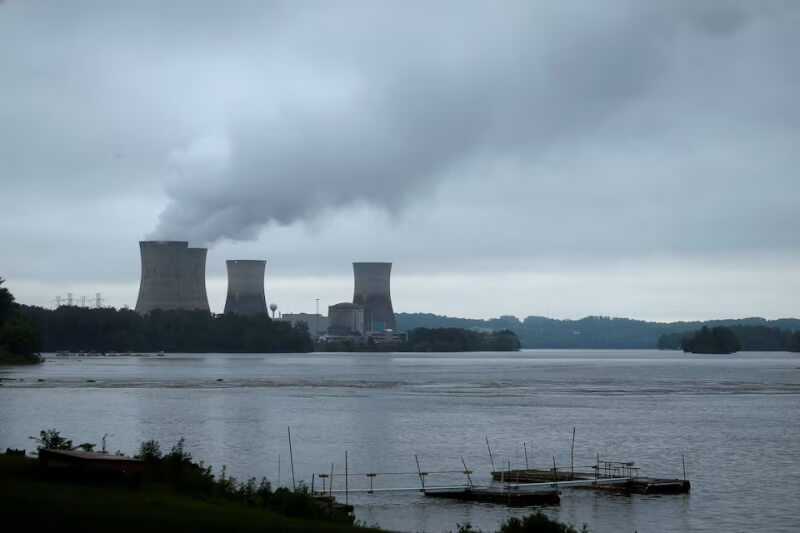 圖為美國賓州的三哩島核電廠。（路透社）