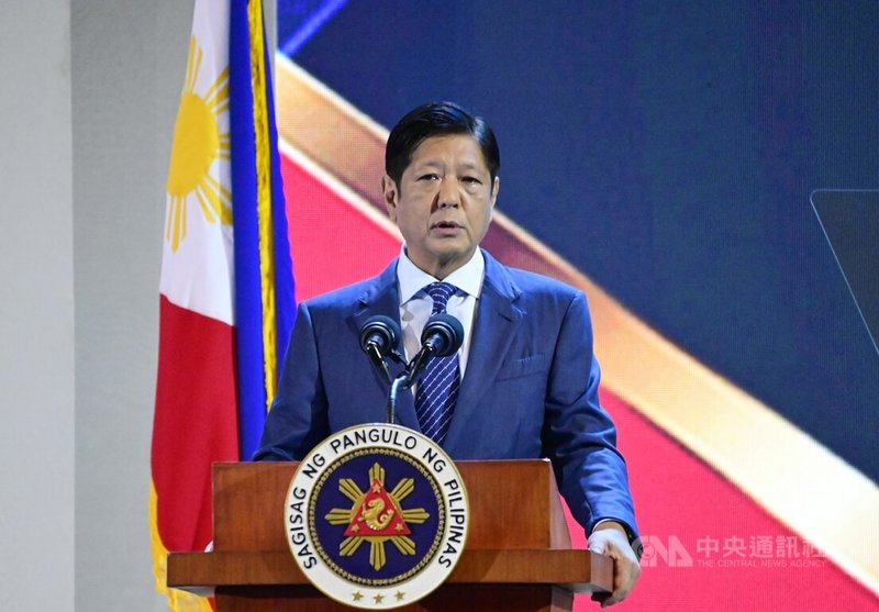 菲律賓總統小馬可仕31日晚上將在香格里拉對話開幕式發表主題演說。圖為小馬可仕21日出席在馬尼拉舉辦的第6屆印太商業論壇。中央社特約記者Edward Bungubung攝  113年5月31日
