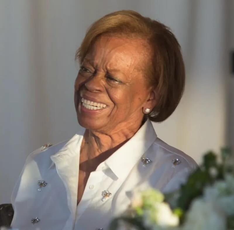 蜜雪兒歐巴馬的母親瑪麗安羅賓遜（圖）5月31日過世，享壽86歲。（圖取自歐巴馬聲明網頁barackobama.medium.com）