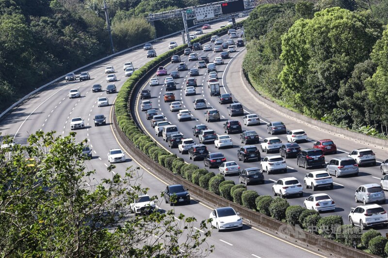 國道3號南下土城路段車流量大。（中央社檔案照片）