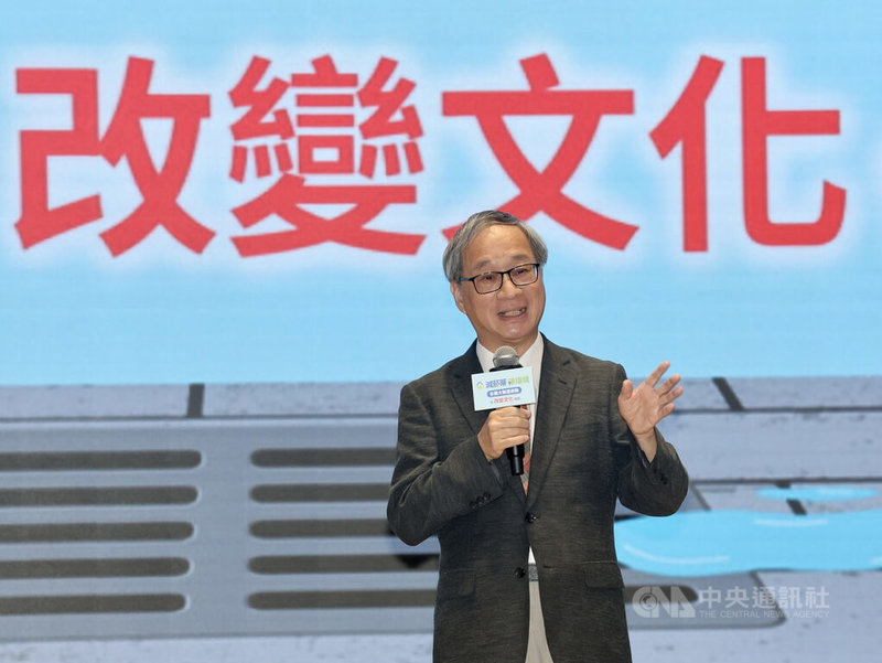 環境部與文化部5日舉辦「減菸蒂 淨環境 全國大聯盟啟動」活動,文化部長李遠致詞時強調「文化就是生活」,期望未來有一天,當外國人看到有人將菸蒂放入菸盒時,都會說「這是台灣人」。中央社記者張皓安攝 113年6月5日