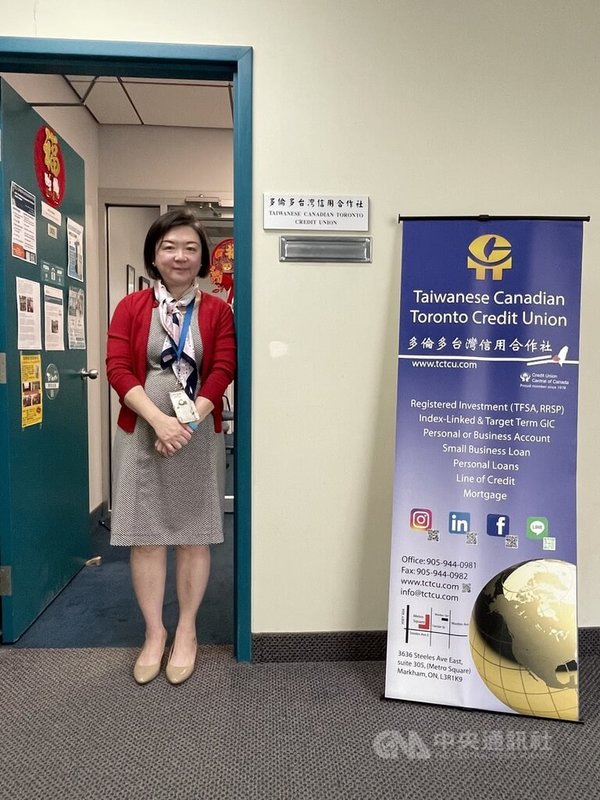 多倫多台灣信用合作社經理盧莉馨（圖）是在2年前接任這項職務，她不論在加拿大幾大重要銀行或台灣金融投顧界，都有豐富完整的資歷。中央社記者胡玉立多倫多攝  113年6月6日
