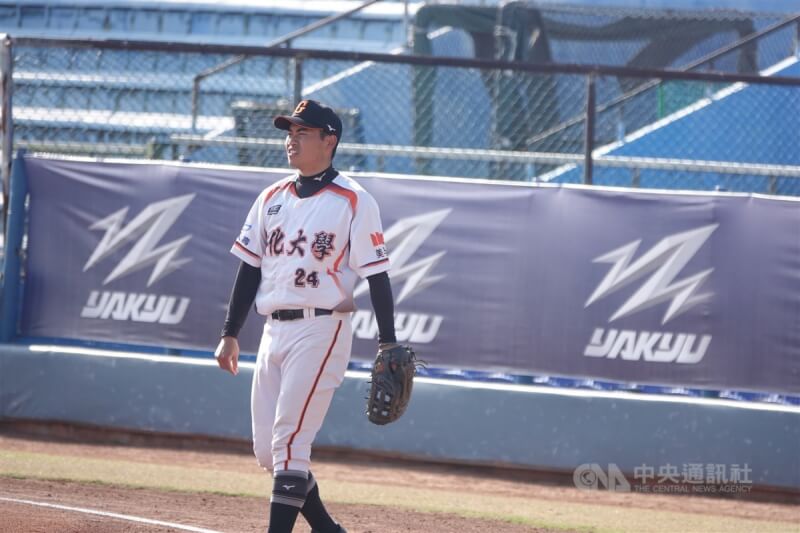 文化大學日籍野手金本航河。(中央社檔案照片)