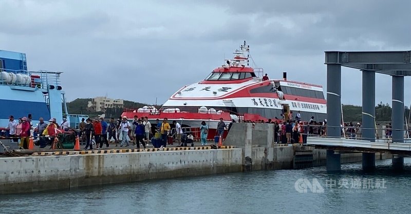 端午連假，澎湖8日湧進1萬3000多名遊客，本島與離島各景點都可見人潮。中央社  113年6月9日