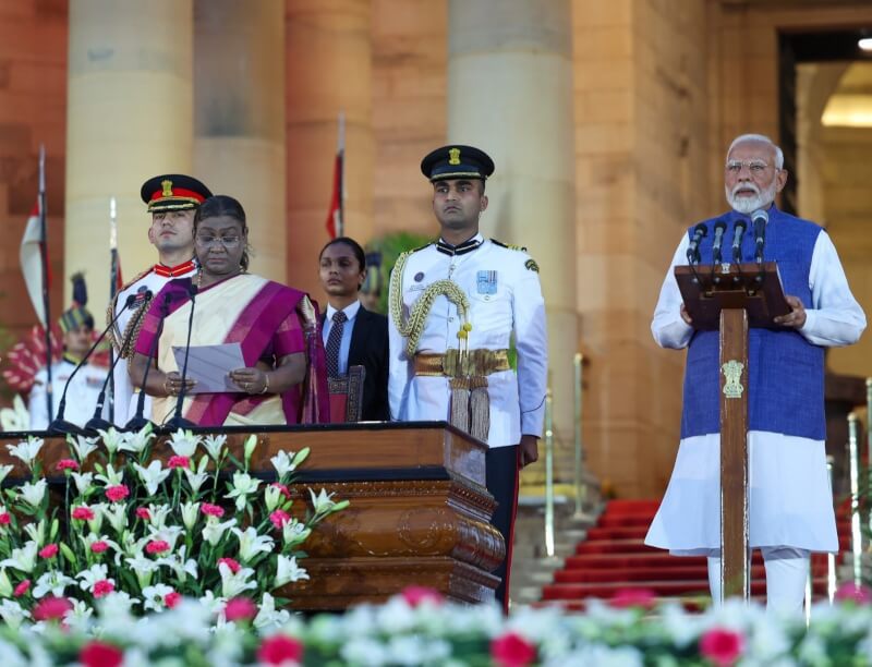 印度總理莫迪（右1）9日宣誓就職。（圖取自x.com/narendramodi）